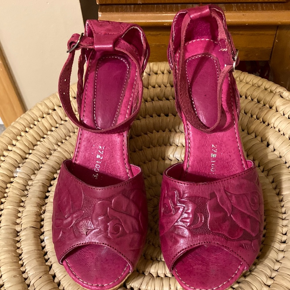 Leather sandals -size7